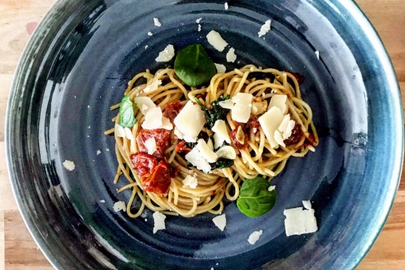 Celozrnné špagety aglio e olio